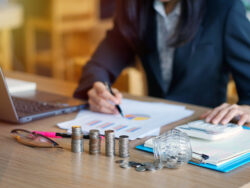 young-woman-accountant-using-calculator-young-bank-employees-are-calculating-accounts