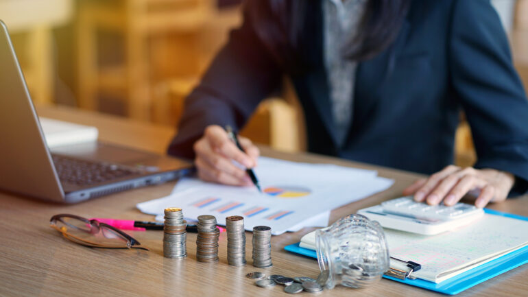 young-woman-accountant-using-calculator-young-bank-employees-are-calculating-accounts